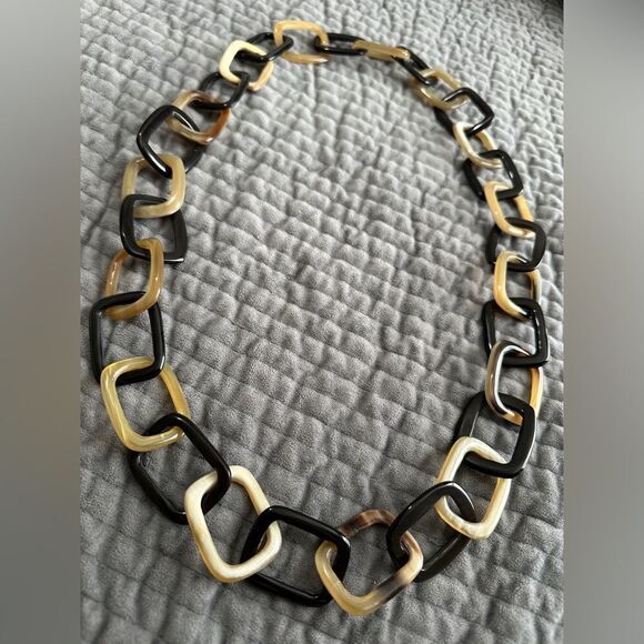 Elegant Black and Cream Chain Necklace
Chunky Horn Link Necklace – 15” - Picture 4 of 17